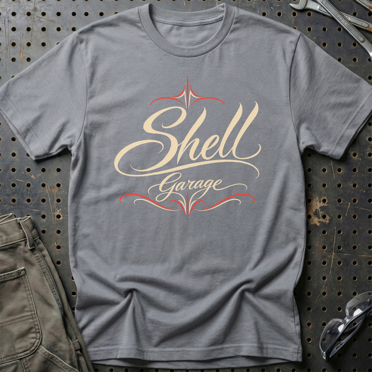 
Shell Garage – Pinstripe – Unisex T-Shirt med tryk foran, farve: Grå Sport