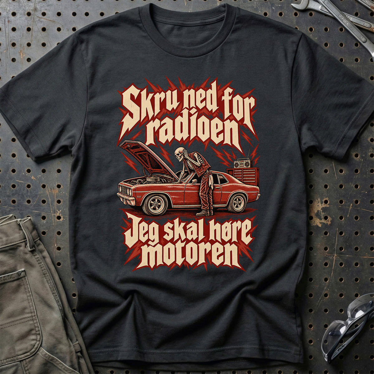 Skru ned for radioen – Jeg skal høre motoren – Rock T-Shirt – Sort