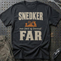 Snedker – Men Først Og Fremmest Far T-Shirt – Sort