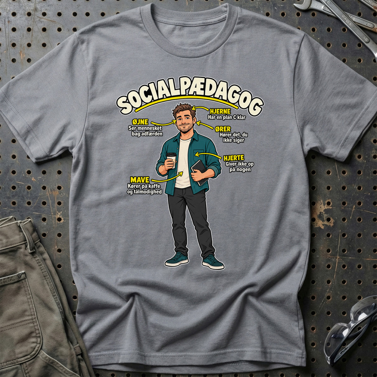 
Socialpædagog – Kører på kaffe og tålmodighed – Unisex T-Shirt – Grå Sport