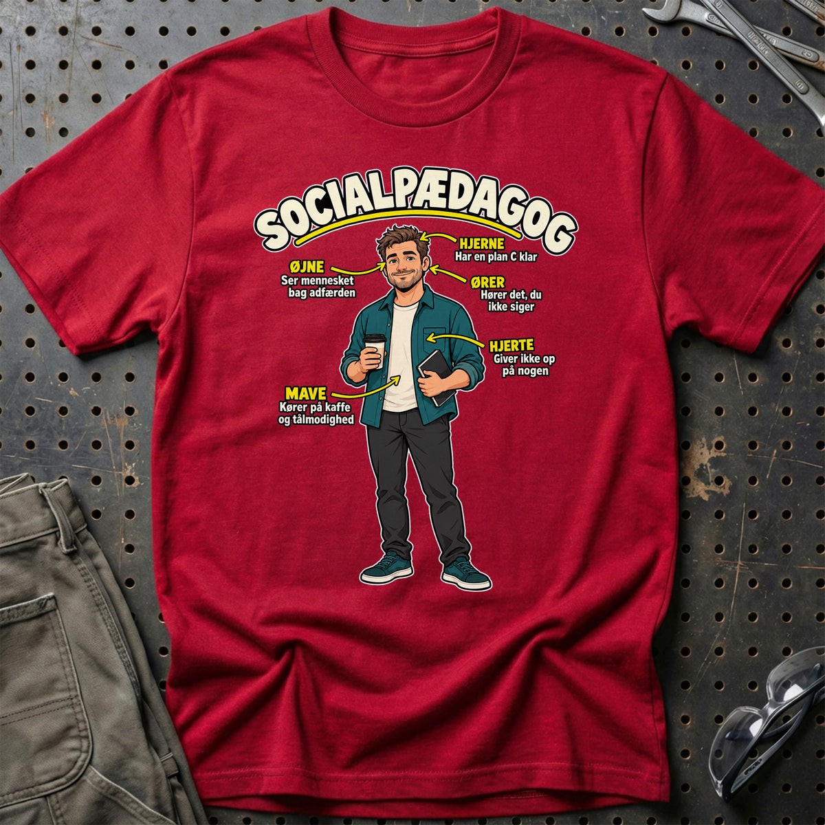 
Socialpædagog – Kører på kaffe og tålmodighed – Unisex T-Shirt – Rød