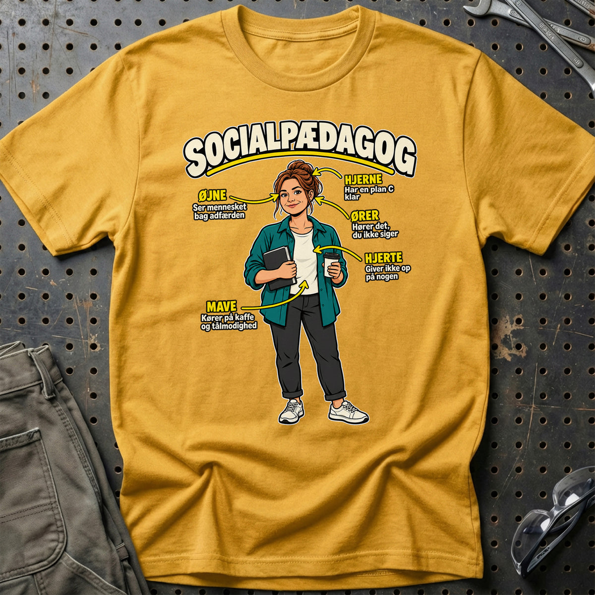 
Socialpædagog – Ser mennesket bag adfærden – Unisex T-Shirt – Guld