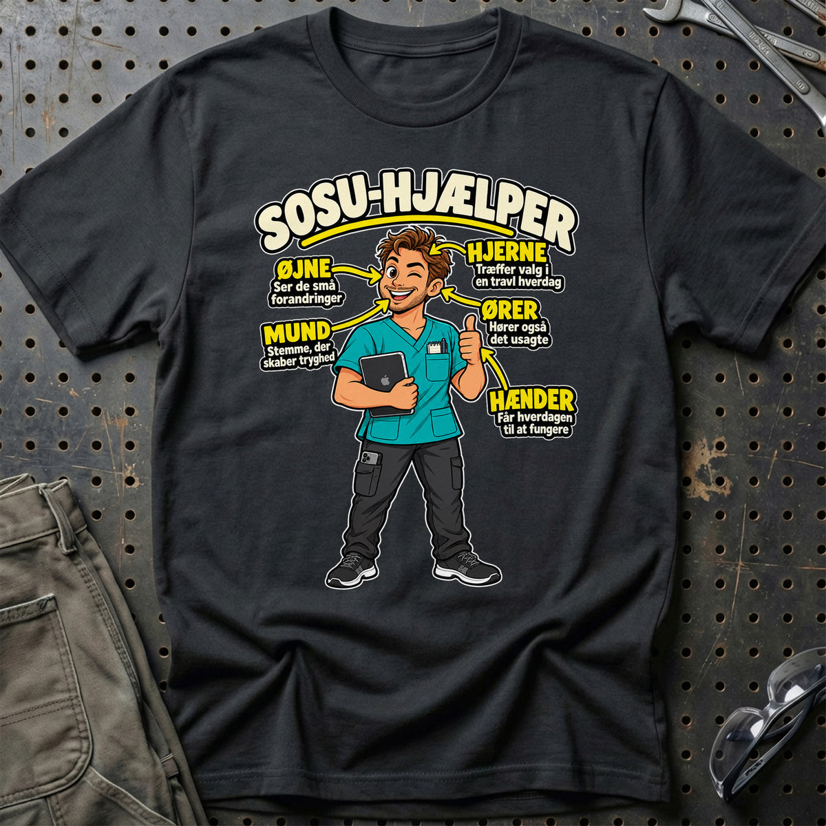 
SOSU-hjælper – Anatomi med tablet – mand – Unisex T-Shirt – Sort