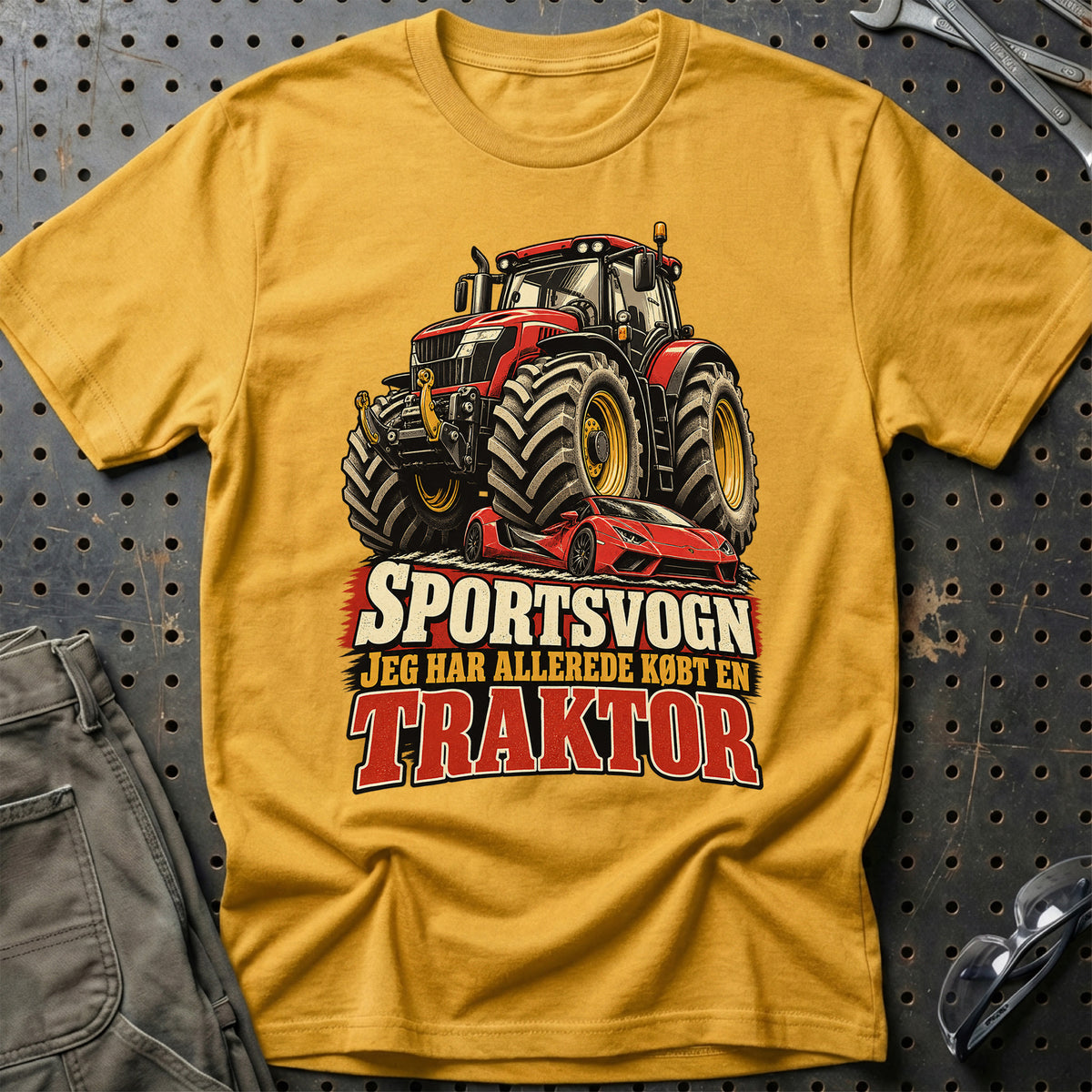 
Sportsvogn jeg har allerede købt en traktor – Illustration – Unisex T-Shirt – Guld