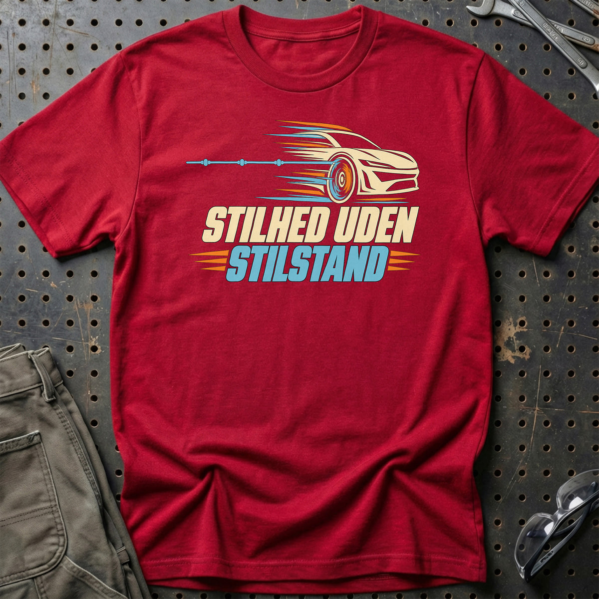 
Stilhed uden stilstand – Unisex T-Shirt – Rød