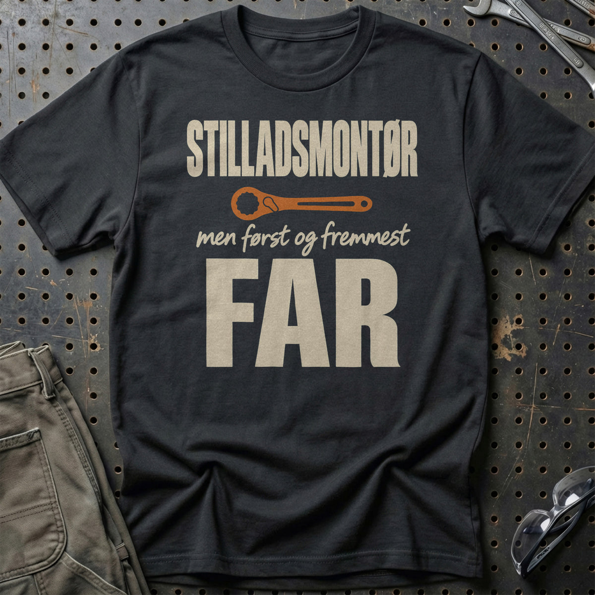 Stilladsmontør – Men Først Og Fremmest Far T-Shirt – Sort