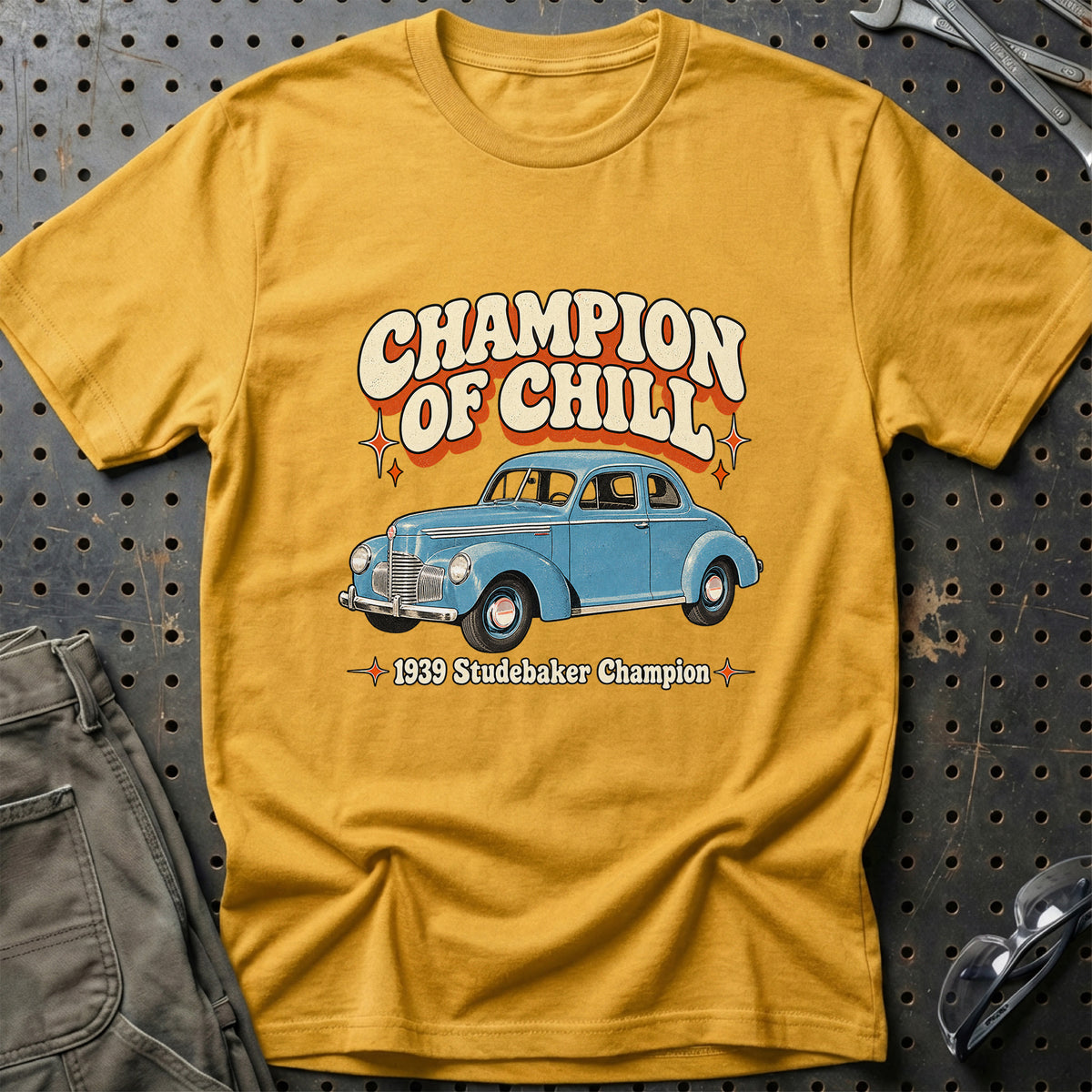 
Studebaker Champion 1939 – Champion of Chill T-Shirt – Guld