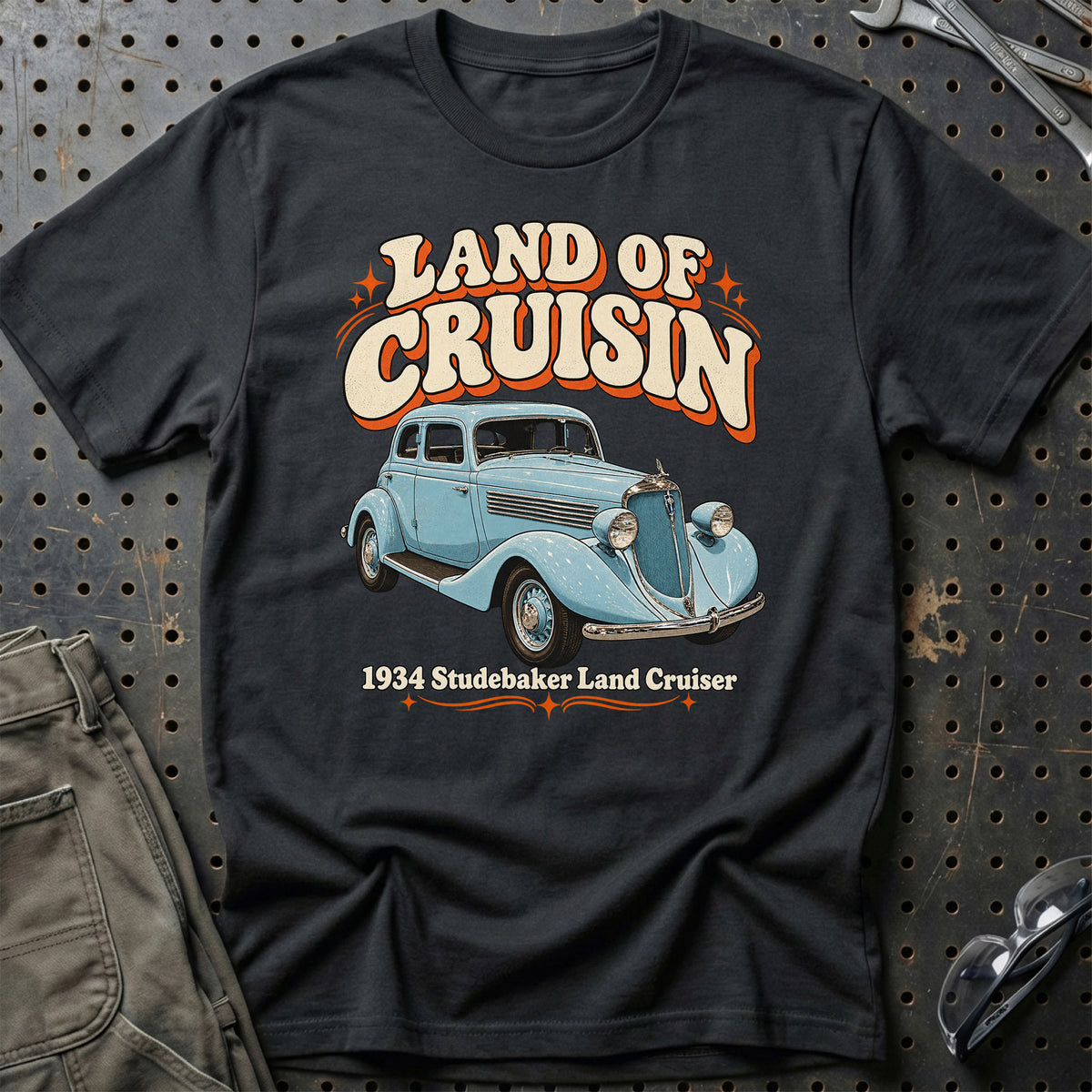 
Studebaker Land Cruiser 1934 – Land of Cruisin T-Shirt – Sort