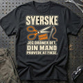 Syerske – Jeg Ordner Det, Din Mand Prøvede At Fikse T-Shirt – Sort