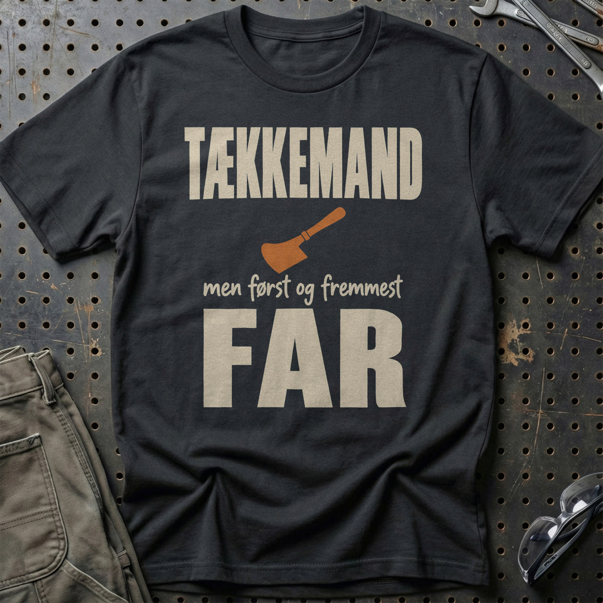 Tækkemand – Men Først Og Fremmest Far T-Shirt – Sort