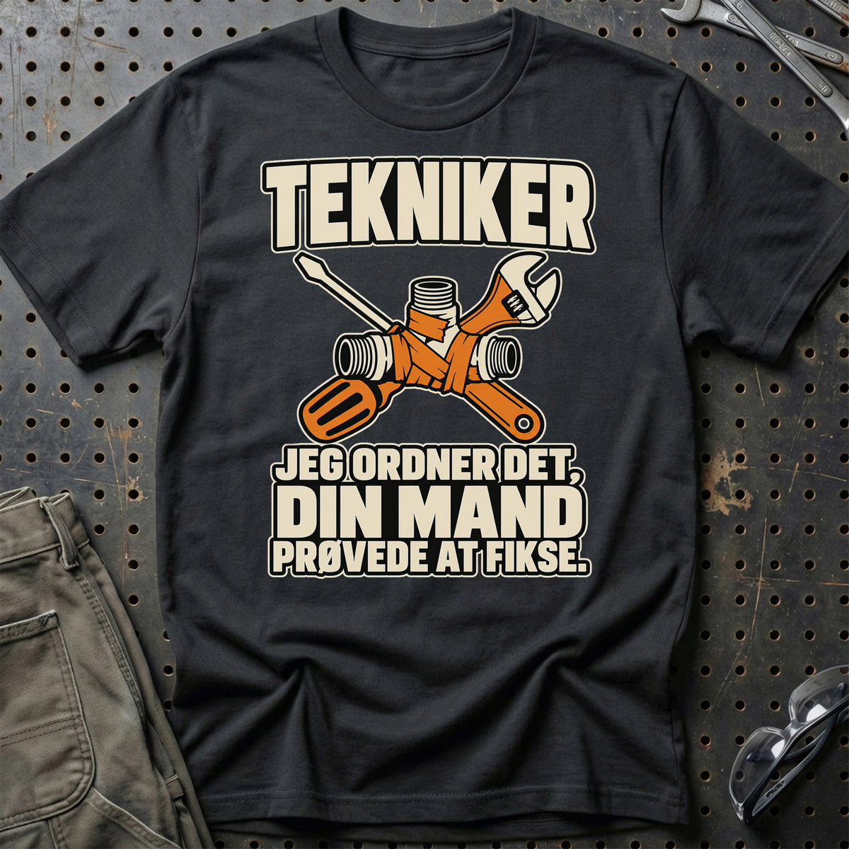 Tekniker – Jeg Ordner Det, Din Mand Prøvede At Fikse T-Shirt – Sort
