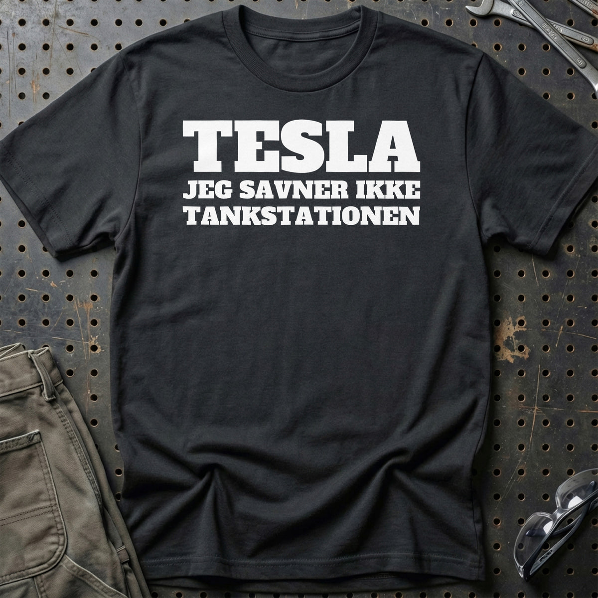 Tesla – Jeg Savner Ikke Tankstationen T-Shirt – Sort