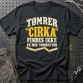Tømrer – Cirka Findes Ikke På Min Tommestok T-Shirt – Sort