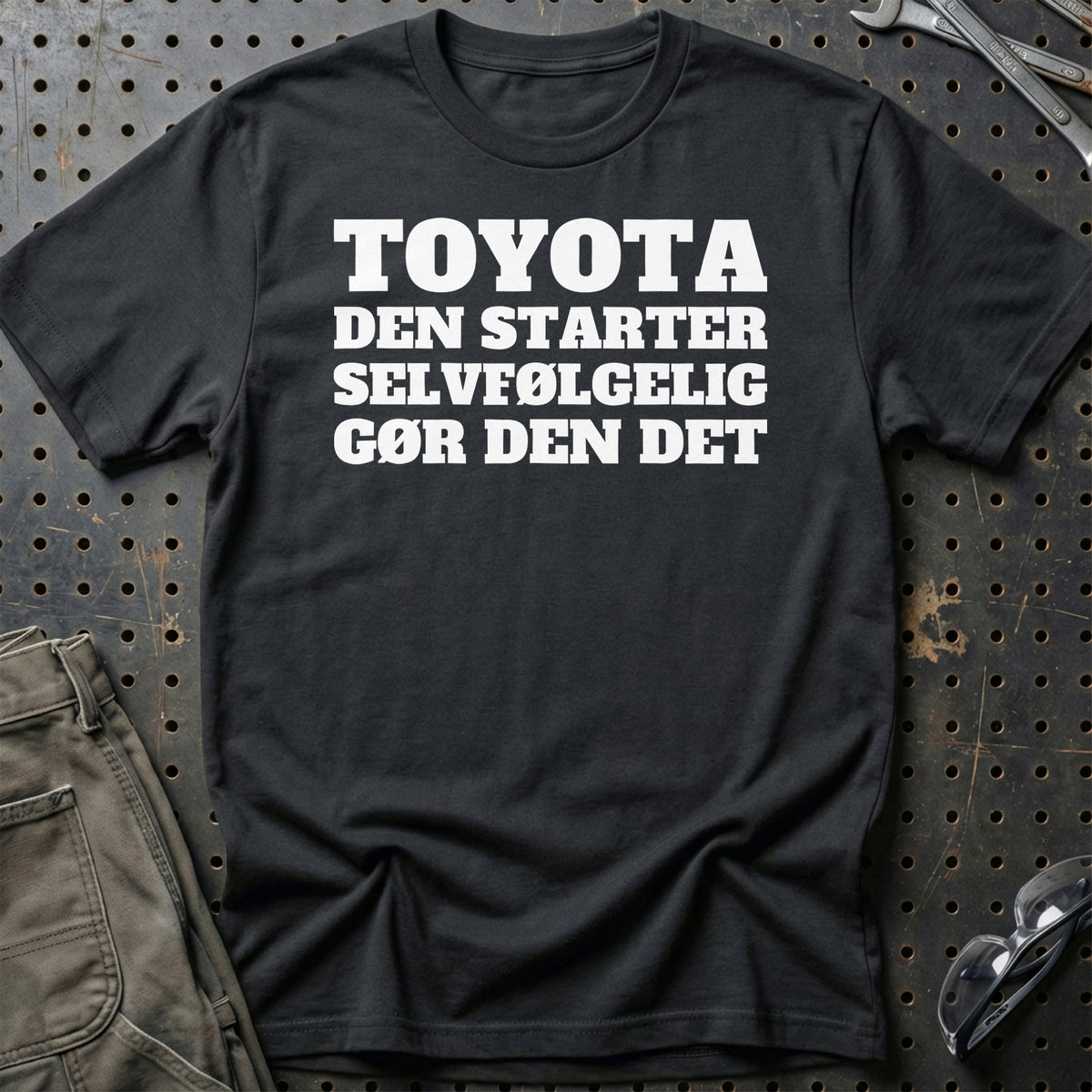Toyota – Den Starter – Selvfølgelig Gør Den Det T-Shirt – Sort