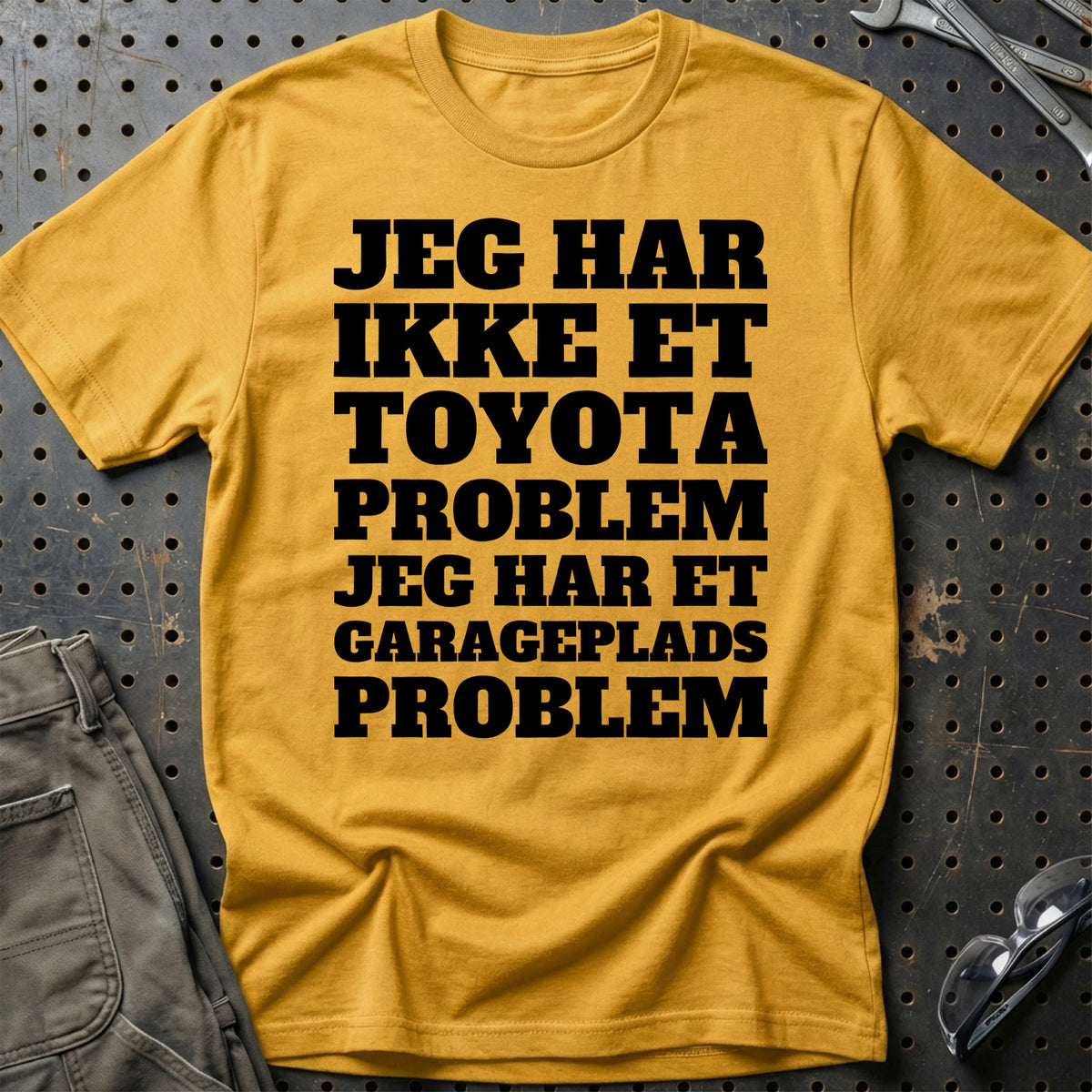 Toyota – Jeg har et garageplads problem T-Shirt – Guld
