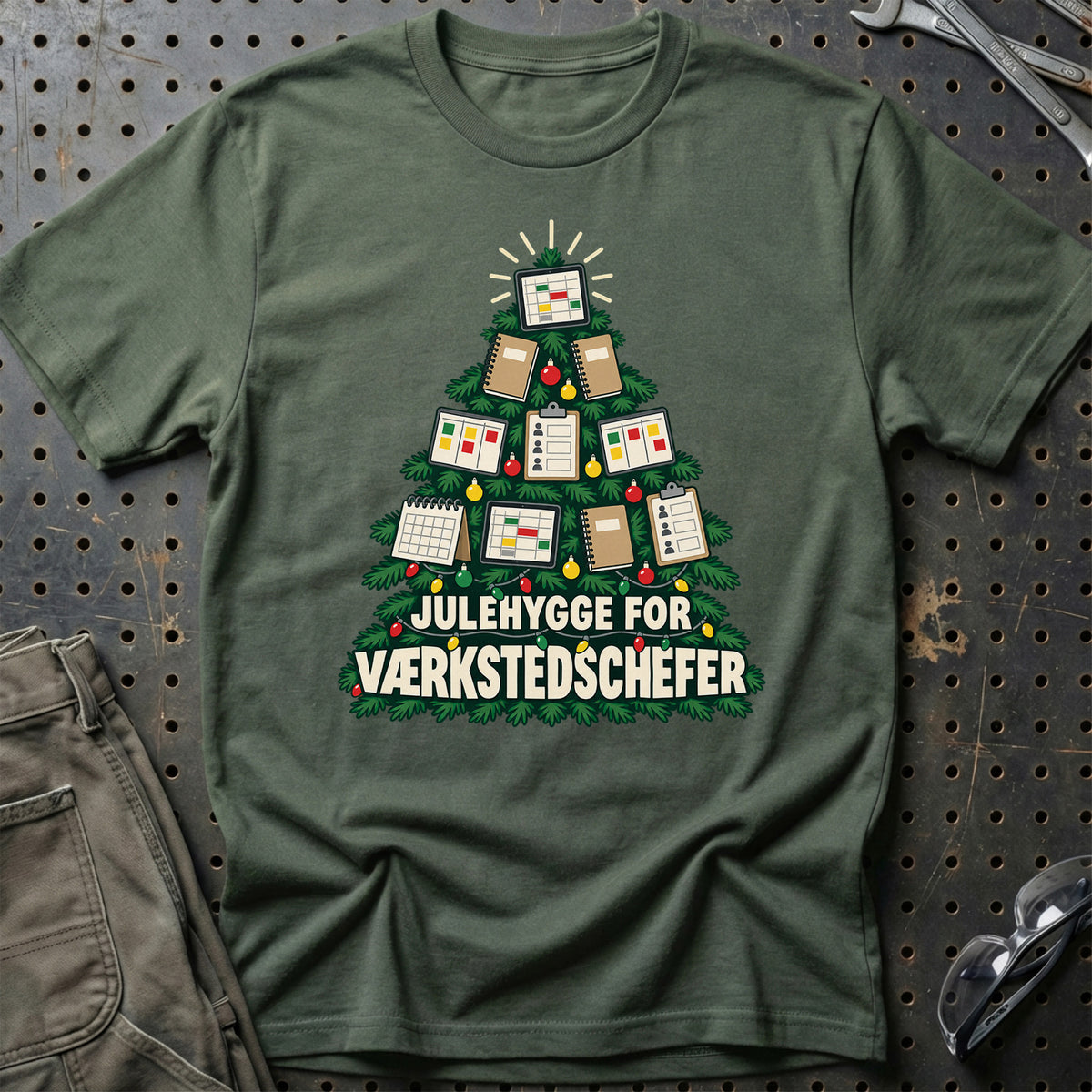 
Værkstedschef – Julehygge – Unisex T-Shirt – Grøn Militær