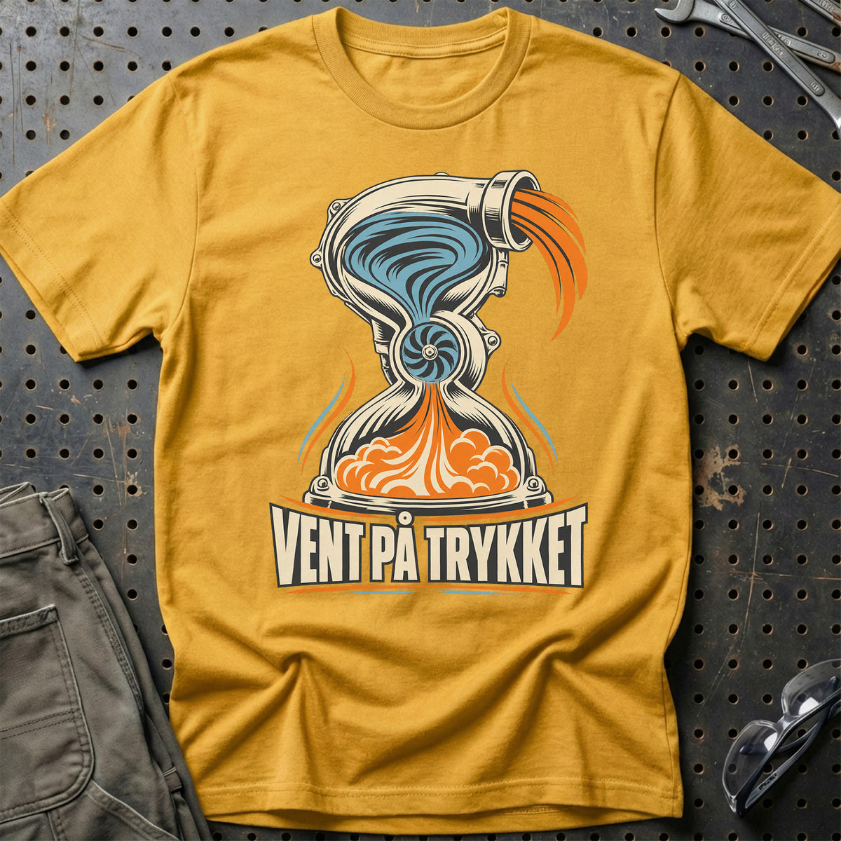 
Vent på trykket – Unisex T-Shirt – Guld