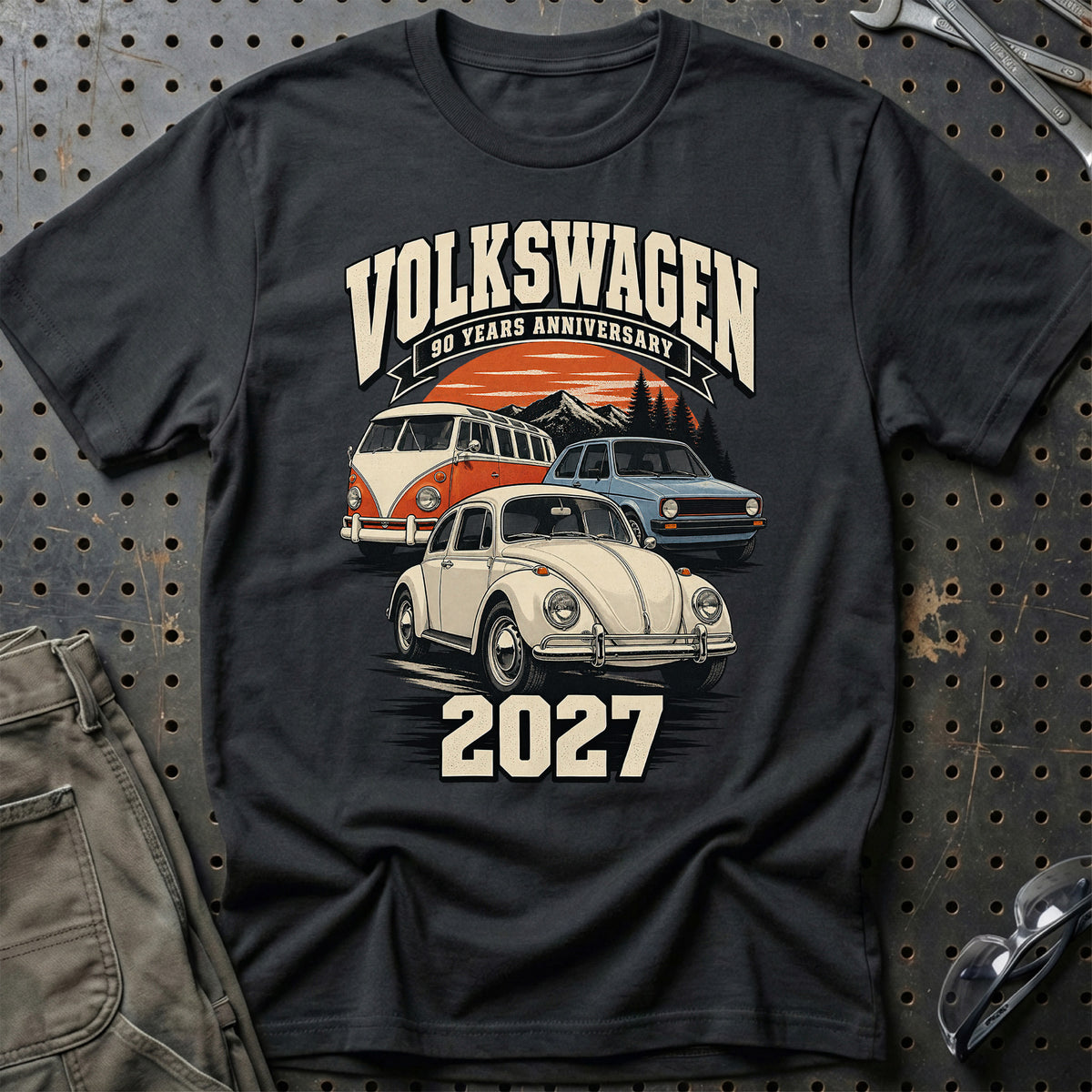 
Volkswagen – 90 Years Anniversary 2027 T-Shirt – Sort