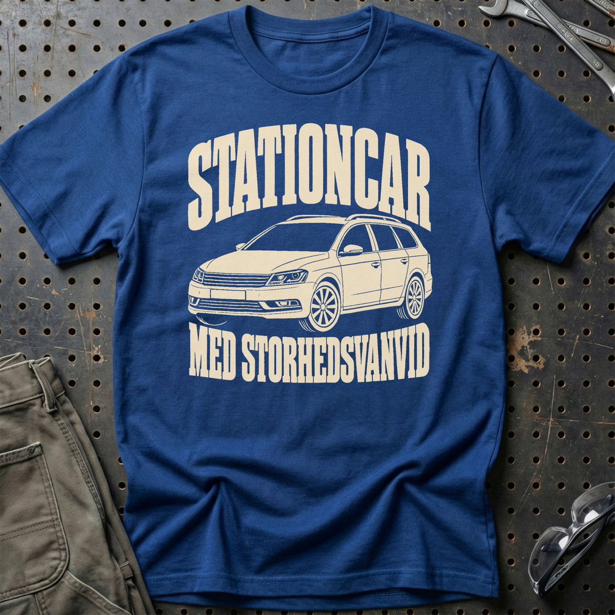 
Volkswagen Passat B7 – Stationcar med storhedsvanvid – Unisex T-Shirt – Blå Royal