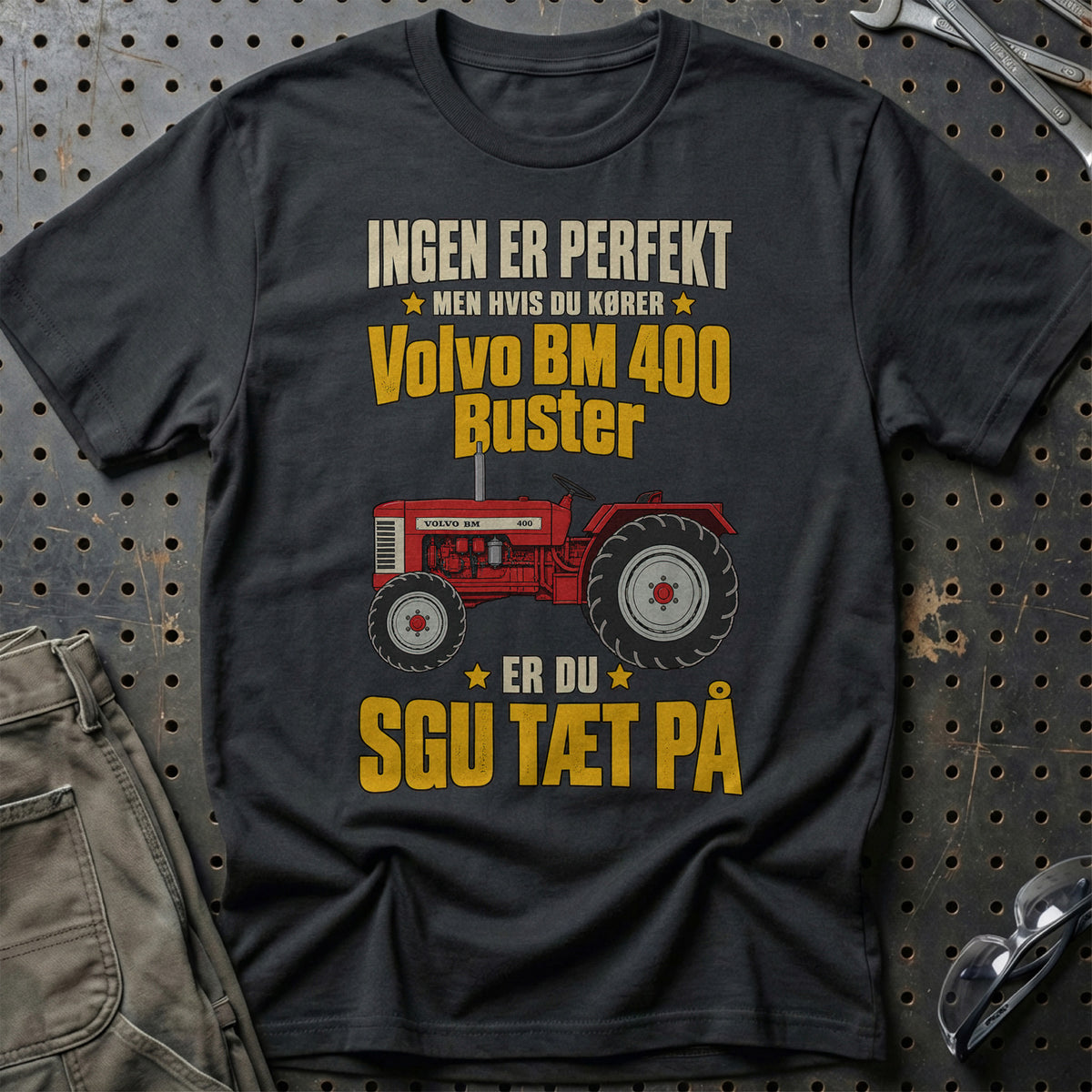 Volvo BM 400 Buster – Ingen Er Perfekt T-Shirt – Sort