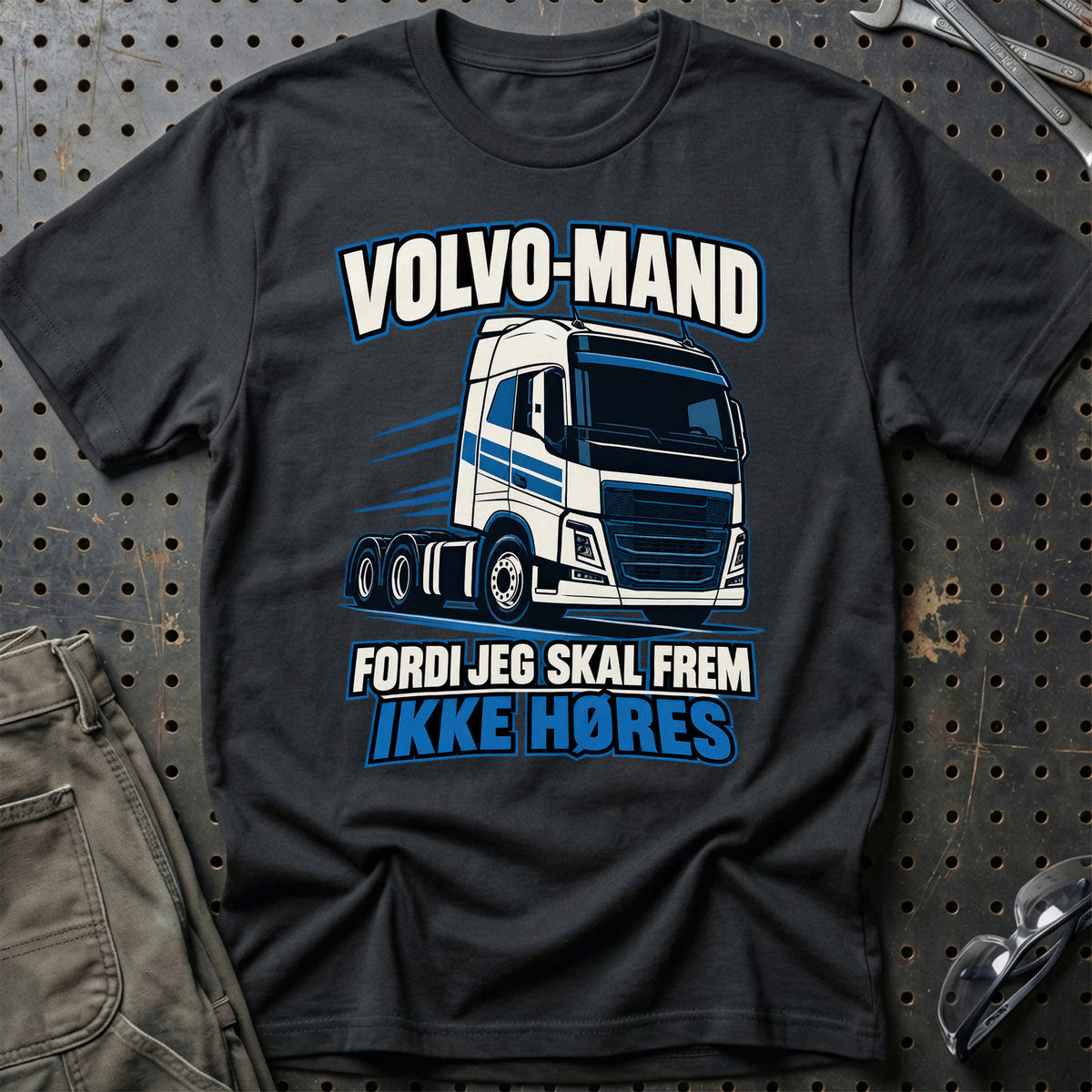 Volvo-Mand – Fordi Jeg Skal Frem – Ikke Høres T-Shirt – Sort
