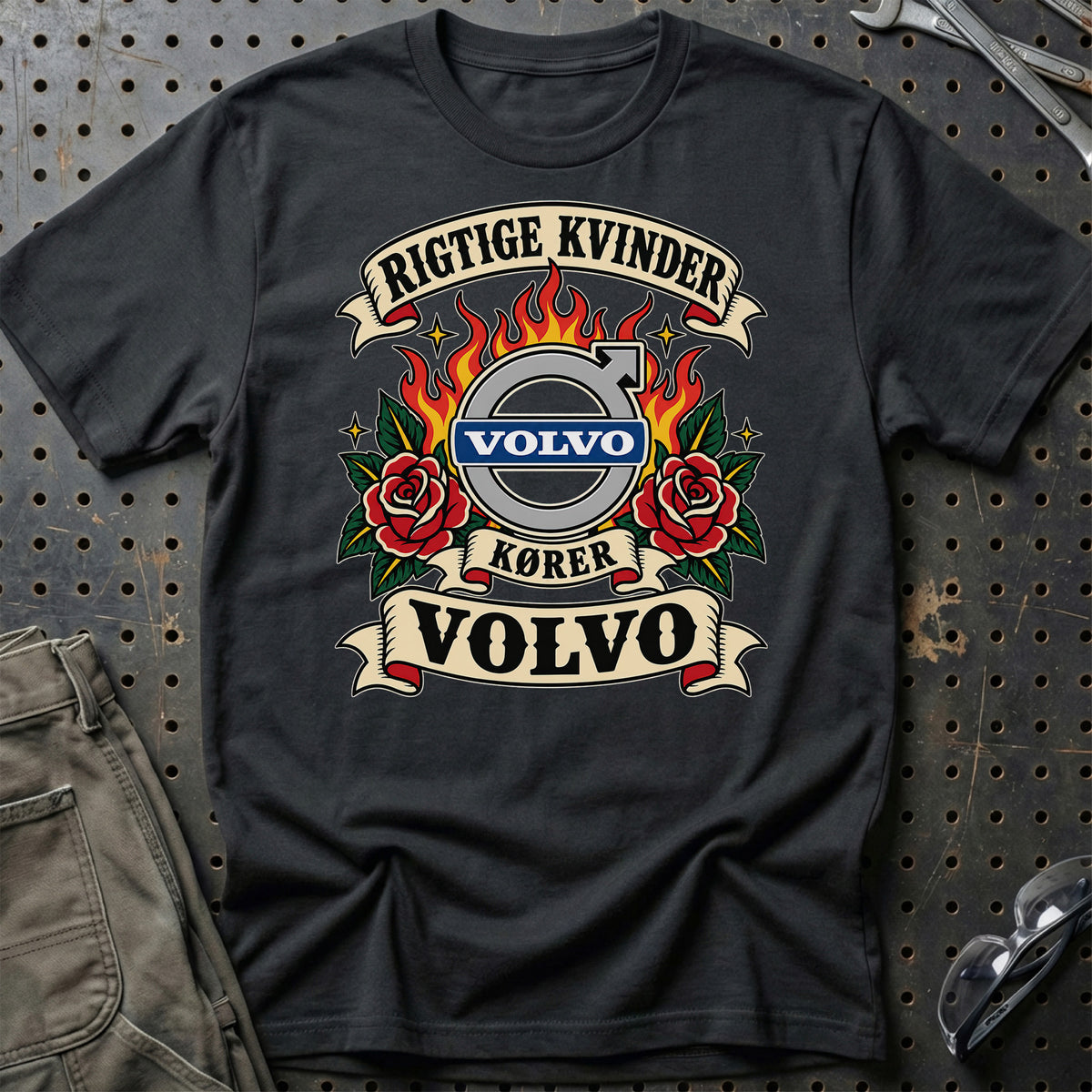 Volvo Rigtige Kvinder Kører – Roser og Flammer T-Shirt – Sort