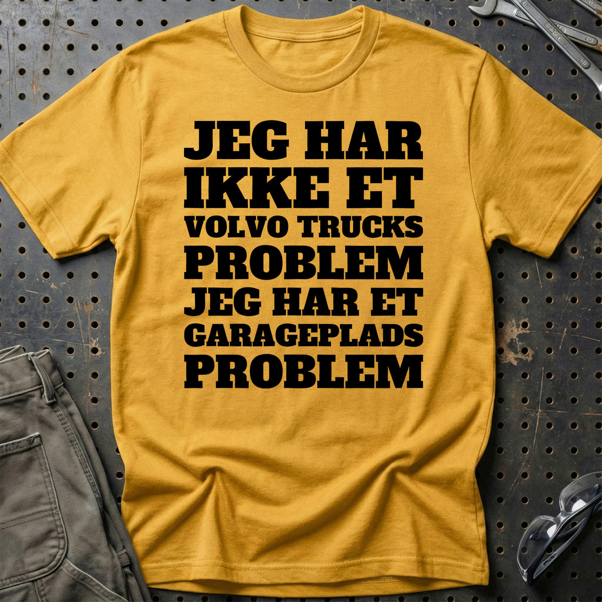 Volvo Trucks – Jeg har et garageplads problem T-Shirt – Guld