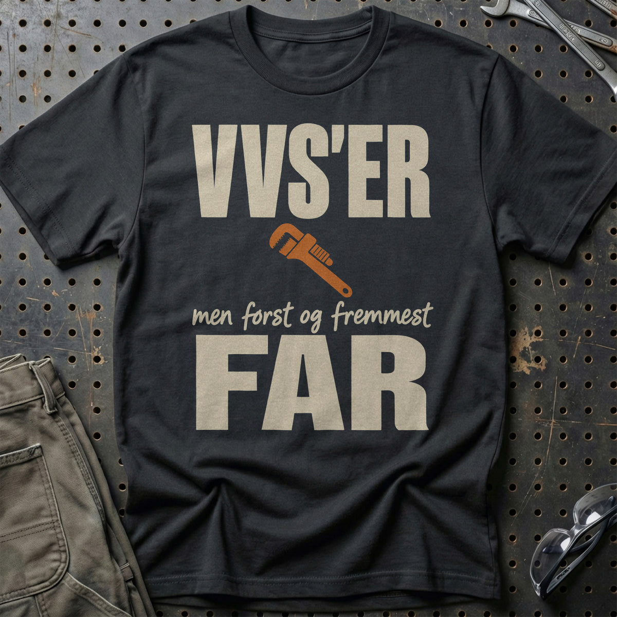 VVS'er – Men Først Og Fremmest Far T-Shirt – Sort