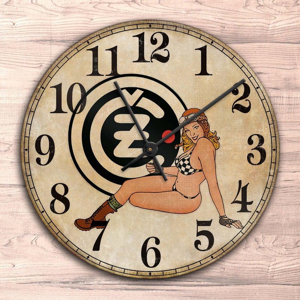 Čezeta Pin-Up Vintage Vægur Rundt-Clock-Čezeta-Garage Culture Shop- garage - man cave - merchandise