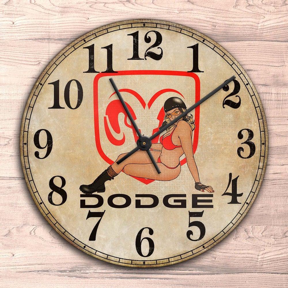 Dodge Pin-Up Vintage Vægur Rundt-Clock-Dodge-Garage Culture Shop- garage - man cave - merchandise
