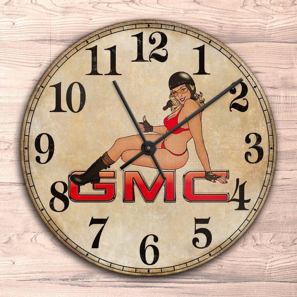 GMC Pin-Up Vintage Vægur Rundt-Clock-GMC-Garage Culture Shop- garage - man cave - merchandise