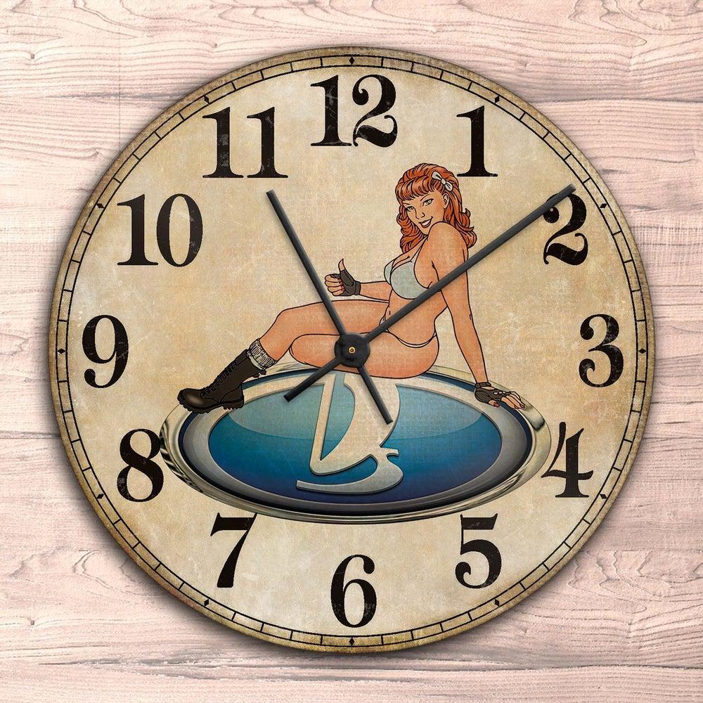 Lada Pin-Up Vintage Vægur Rundt-Clock-Lada-Garage Culture Shop- garage - man cave - merchandise