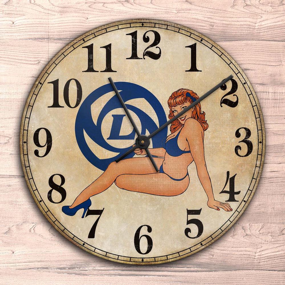 Leyland Pin-Up Vintage Vægur Rundt-Clock-Leyland-Garage Culture Shop- garage - man cave - merchandise
