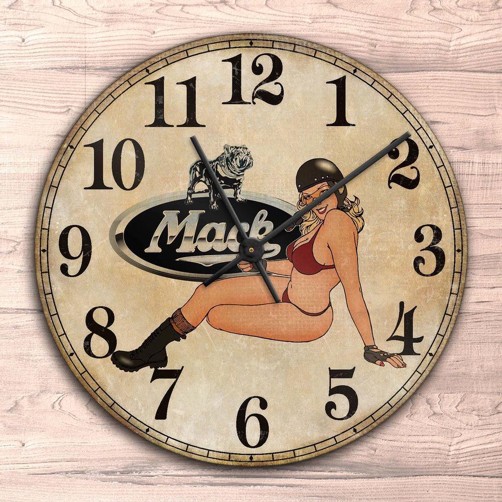 Mack Pin-Up Vintage Vægur Rundt-Clock-Mack-Garage Culture Shop- garage - man cave - merchandise