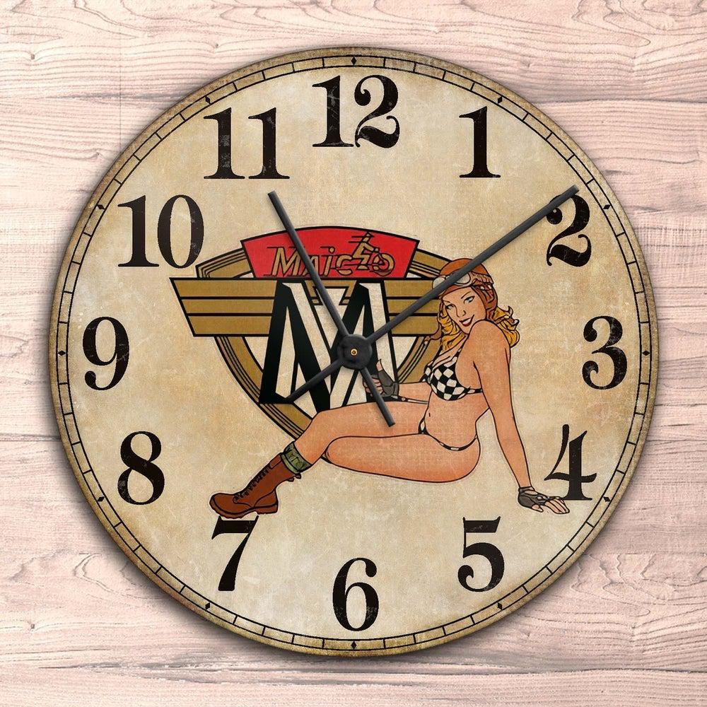 Maico Pin-Up Vintage Vægur Rundt-Clock-Maico-Garage Culture Shop- garage - man cave - merchandise