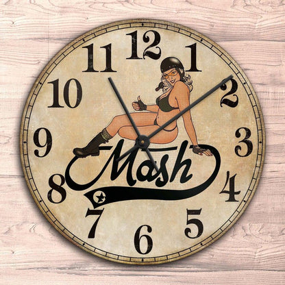 Mash Pin-Up Vintage Vægur Rundt-Clock-Mash-Garage Culture Shop- garage - man cave - merchandise