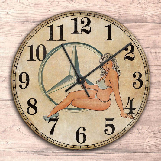 Mercedes Pin-Up Vintage Vægur Rundt-Clock-Mercedes-Garage Culture Shop- garage - man cave - merchandise