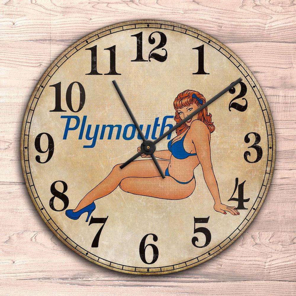 Plymouth Pin-Up Vintage Vægur Rundt-Clock-Plymouth-Garage Culture Shop- garage - man cave - merchandise