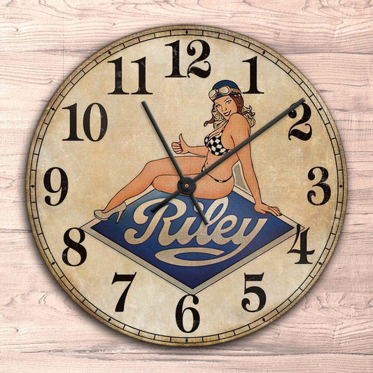 Riley Pin-Up Vintage Vægur Rundt-Clock-Riley-Garage Culture Shop- garage - man cave - merchandise