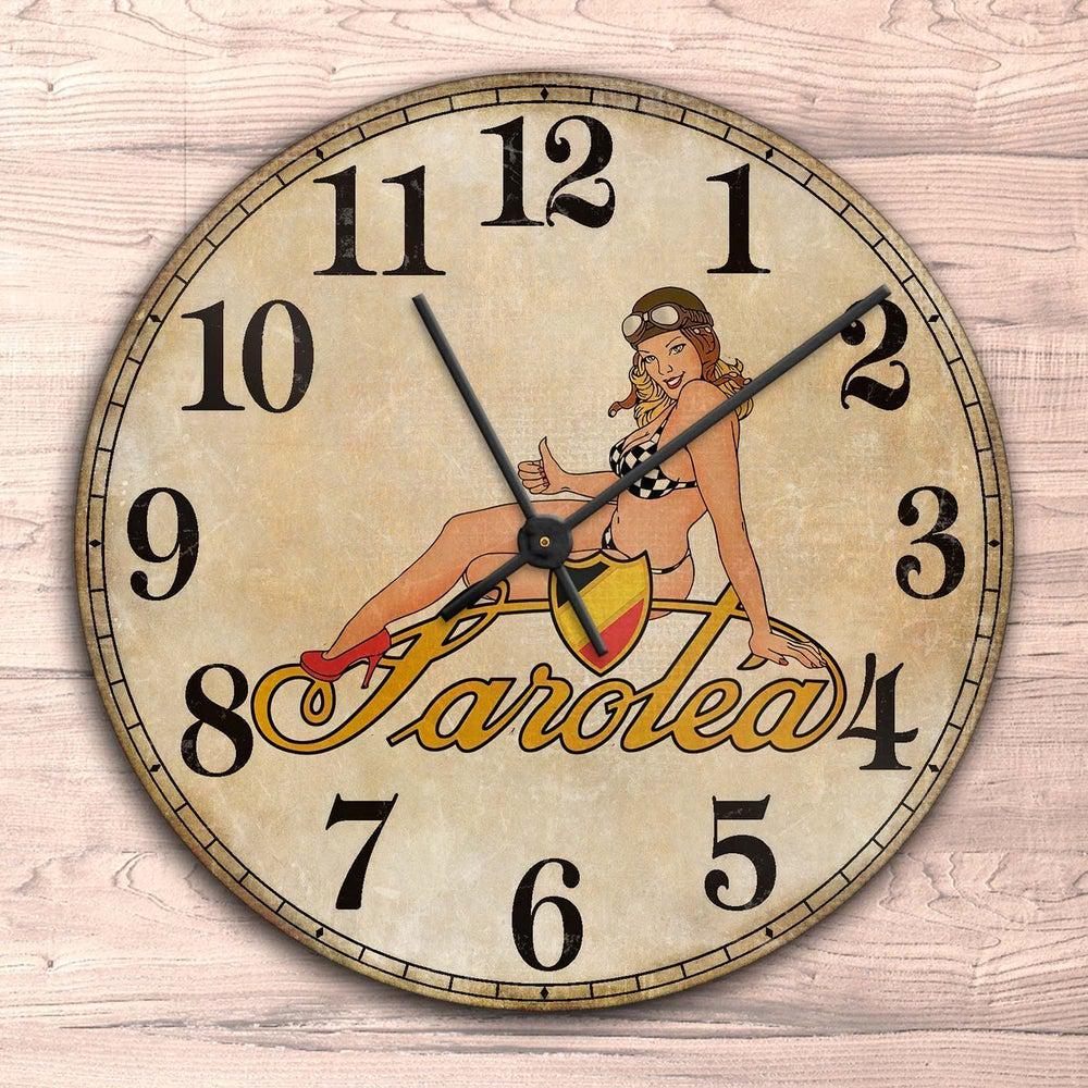 Sarolea Pin-Up Vintage Vægur Rundt-Clock-Sarolea-Garage Culture Shop- garage - man cave - merchandise
