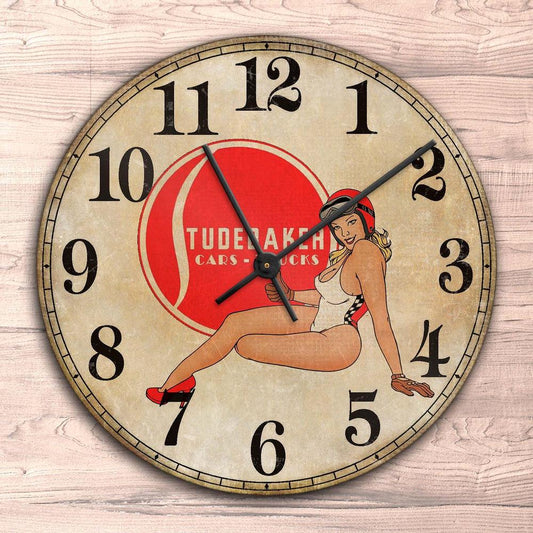Studebaker Pin-Up Vintage Vægur Rundt-Clock-Studebaker-Garage Culture Shop- garage - man cave - merchandise