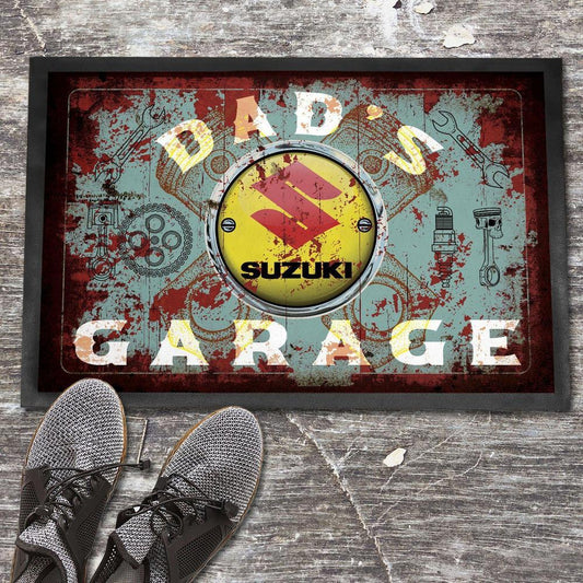 Suzuki Dads Garage Vintage Dørmåtte-Dørmåtte-Suzuki-Garage Culture Shop- garage - man cave - merchandise