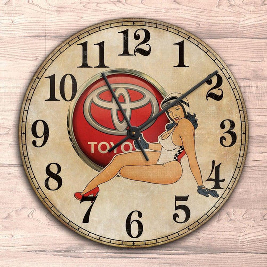 Toyota Pin-Up Vintage Vægur Rundt-Clock-Toyota-Garage Culture Shop- garage - man cave - merchandise