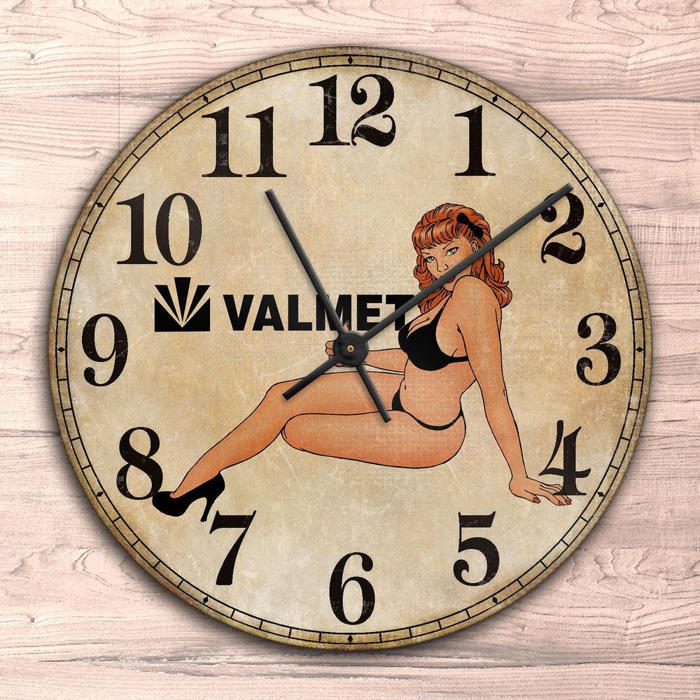 Valmet Pin-Up Vintage Vægur Rundt-Clock-Valmet-Garage Culture Shop- garage - man cave - merchandise