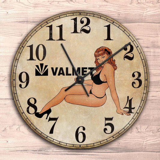 Valmet Pin-Up Vintage Vægur Rundt-Clock-Valmet-Garage Culture Shop- garage - man cave - merchandise