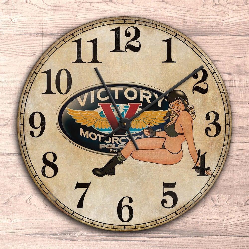 Victory Pin-Up Vintage Vægur Rundt-Clock-Victory-Garage Culture Shop- garage - man cave - merchandise