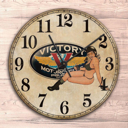 Victory Pin-Up Vintage Vægur Rundt-Clock-Victory-Garage Culture Shop- garage - man cave - merchandise