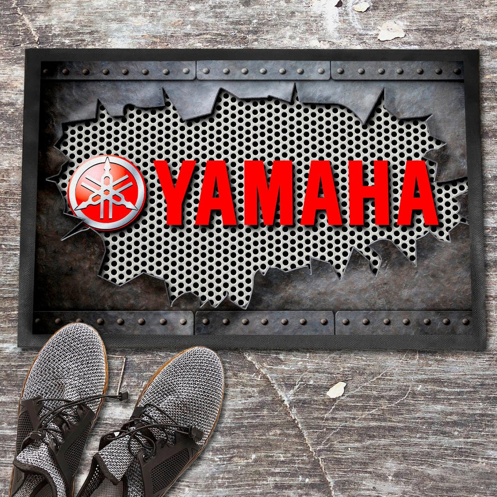 Yamaha Metal Ripped Dørmåtte-Dørmåtte-Yamaha-Garage Culture Shop- garage - man cave - merchandise